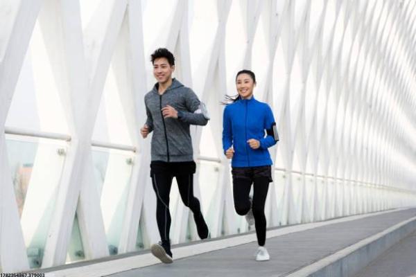 不同年龄段适合的体育项目有哪些？(图1)